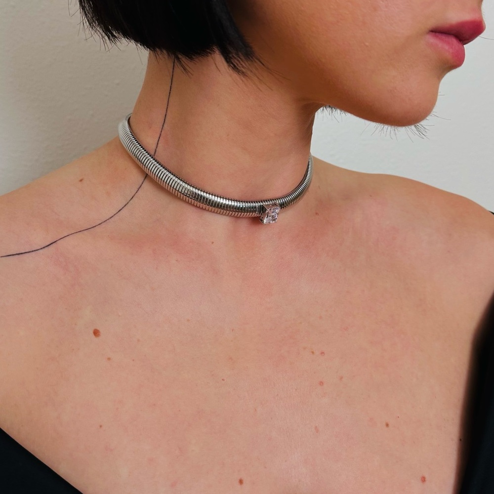 New Sleek Silver Choker Necklace with Minimalist Charm - Picture 5 of 9